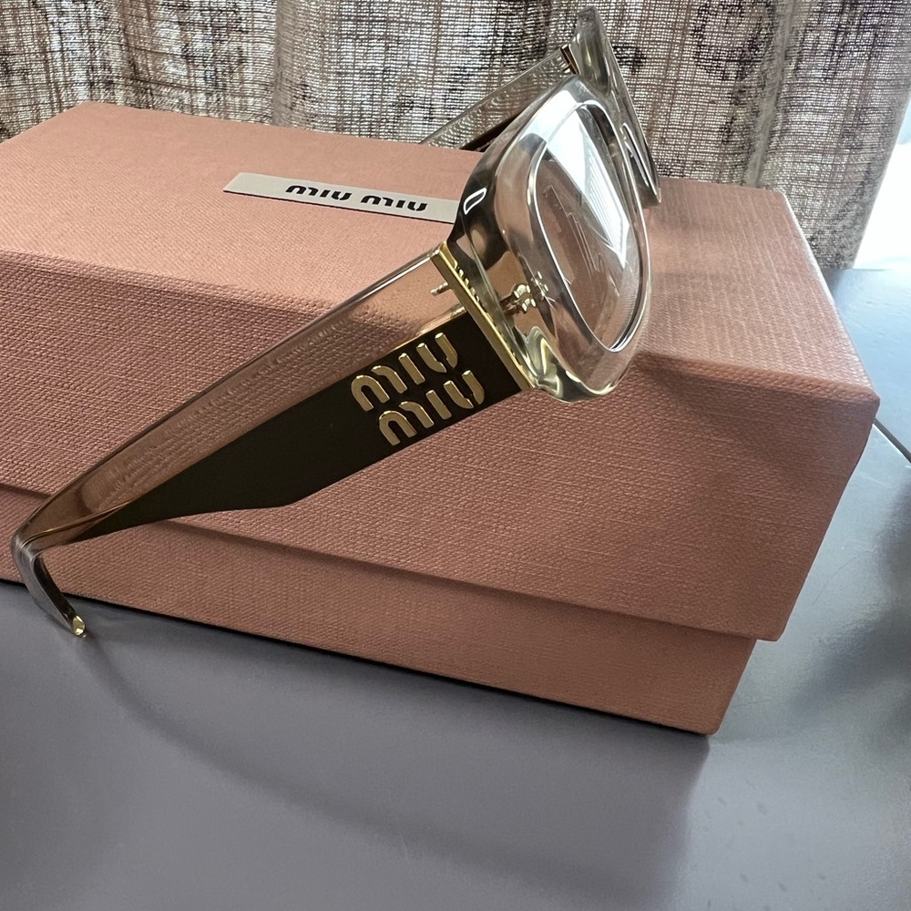 Miu Miu08YS, a solid-colored light brown rectangle - Picture 7 of 7